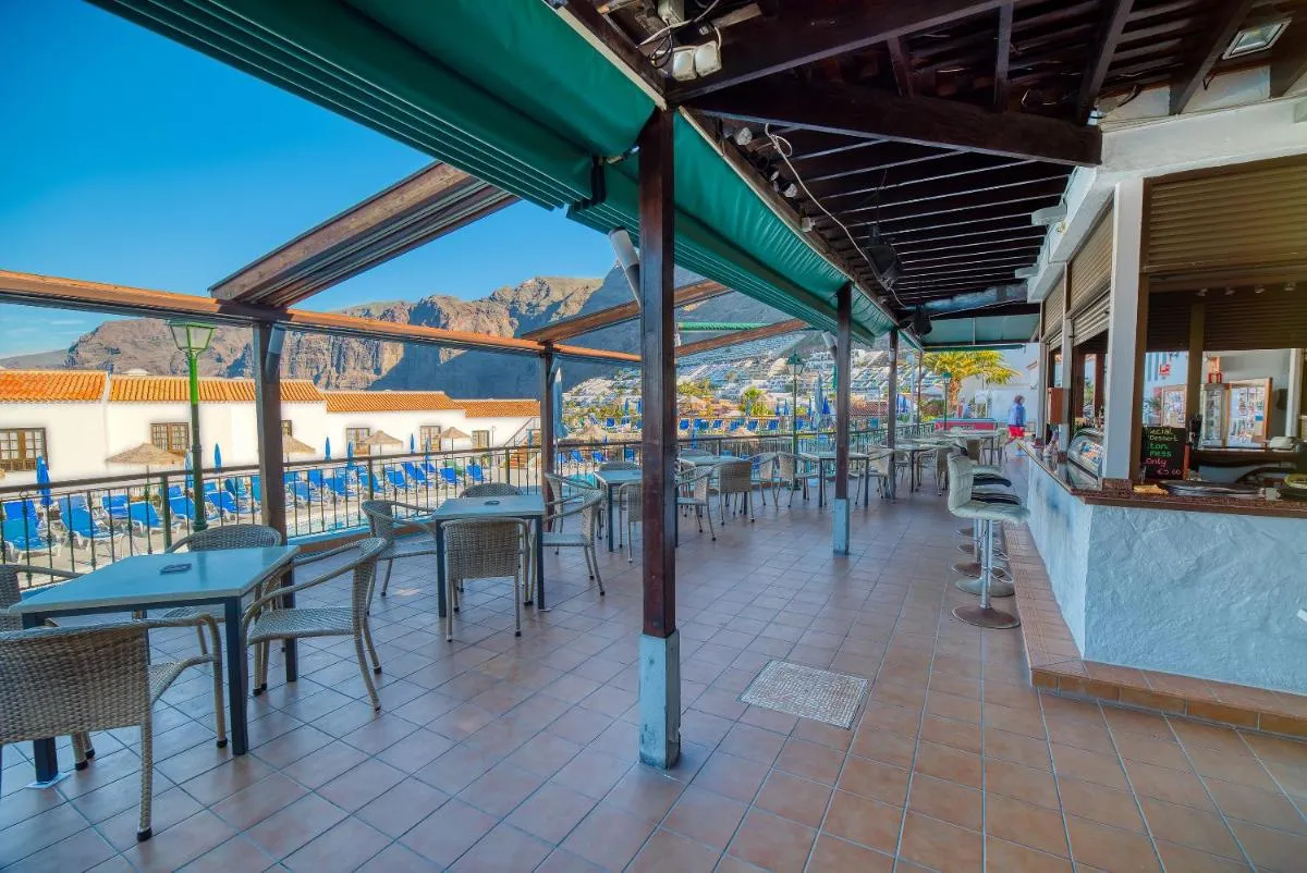 Image 3 of Ona Las Rosas