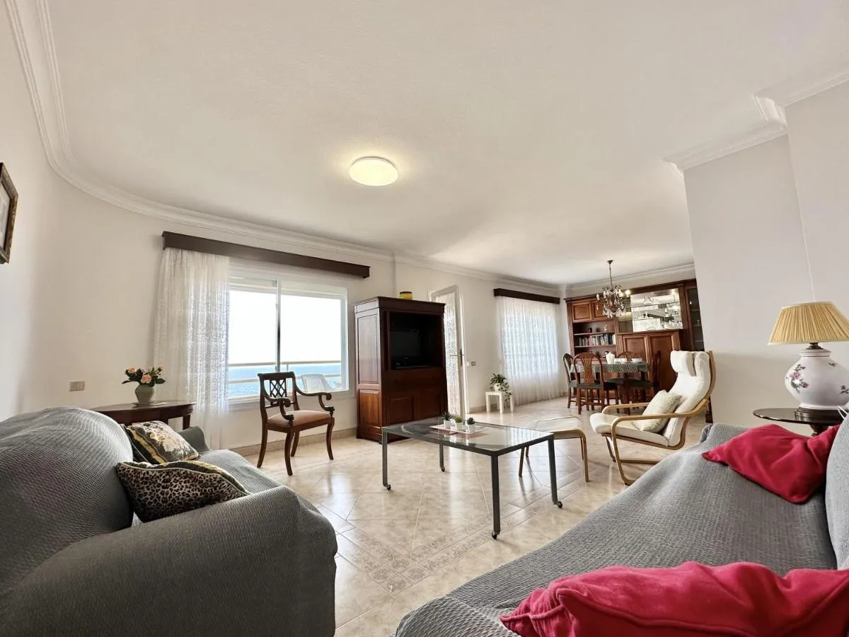 Image 2 of Radazul Views House