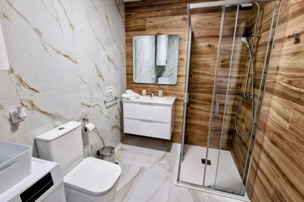 Image 5 of Skyview Apartment