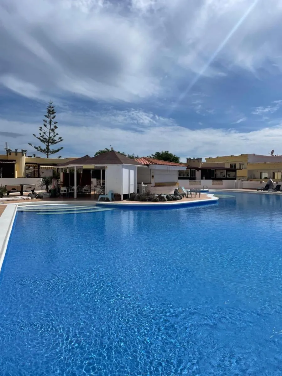 Image 2 of Spacious 1 bedroom apartment with Pool & Ocean View, Marina Palace