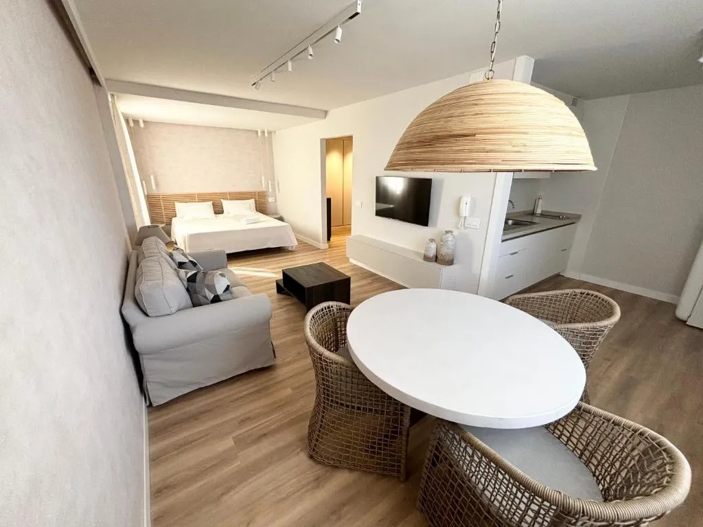 Image 6 of Studio with pool downtown area of Santa Cruz