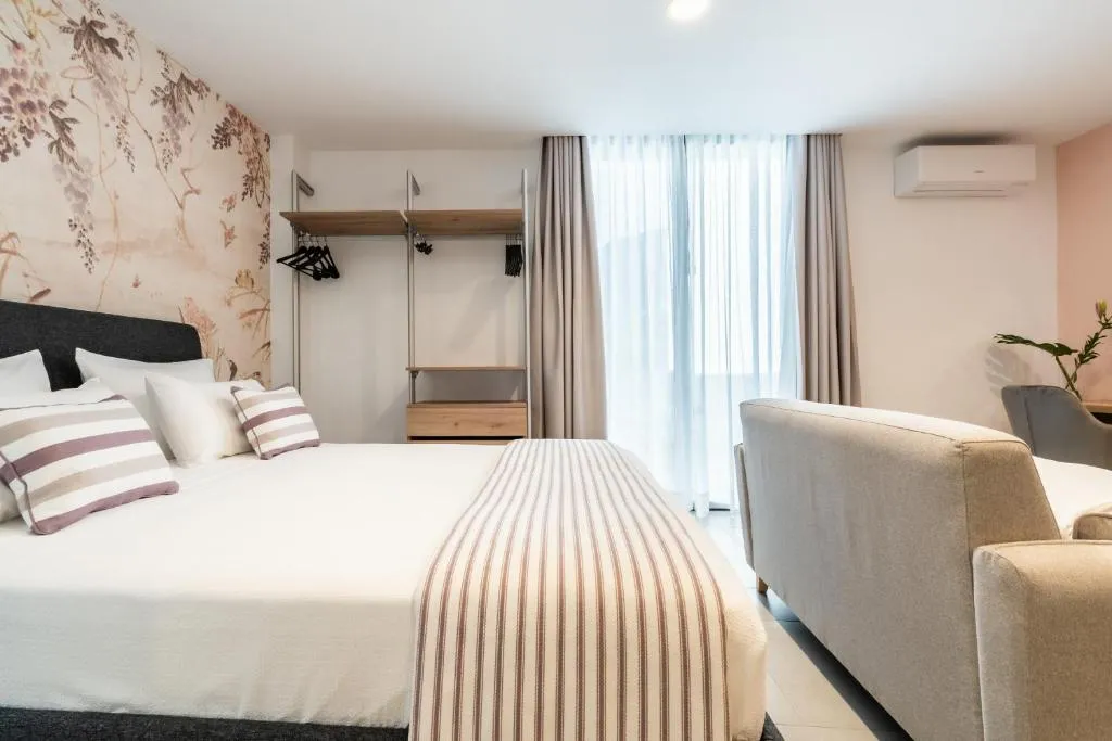 Image 1 of Tierrazul Art Boutique Rose Sweet Suite