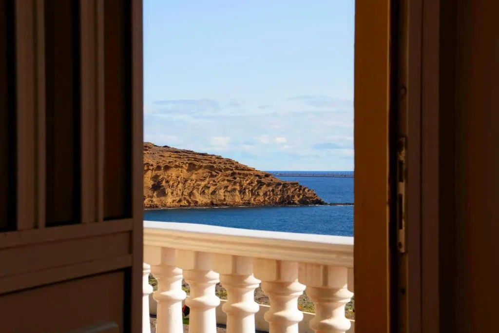 Image 2 of amazing view el Medano villa in with jacuzzi