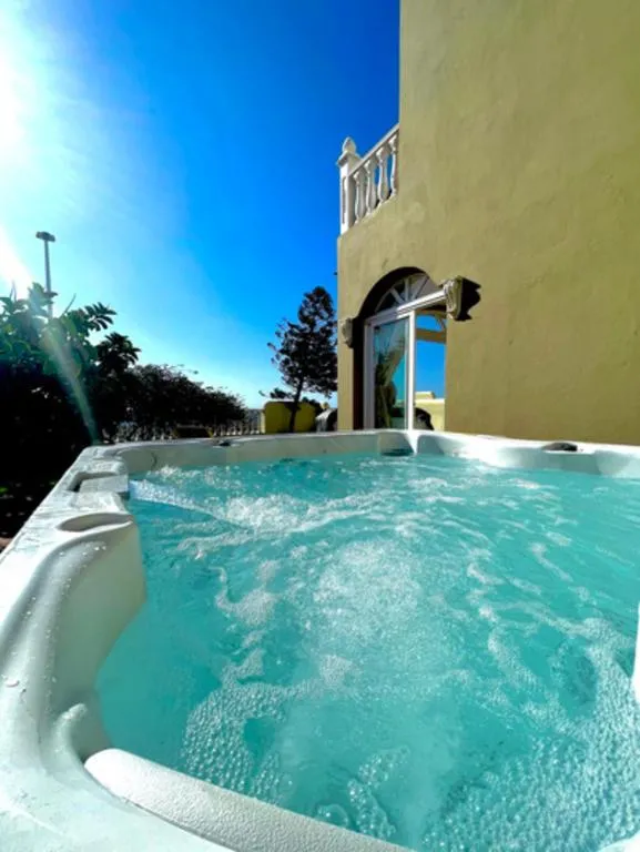 Image 3 of amazing view el Medano villa in with jacuzzi