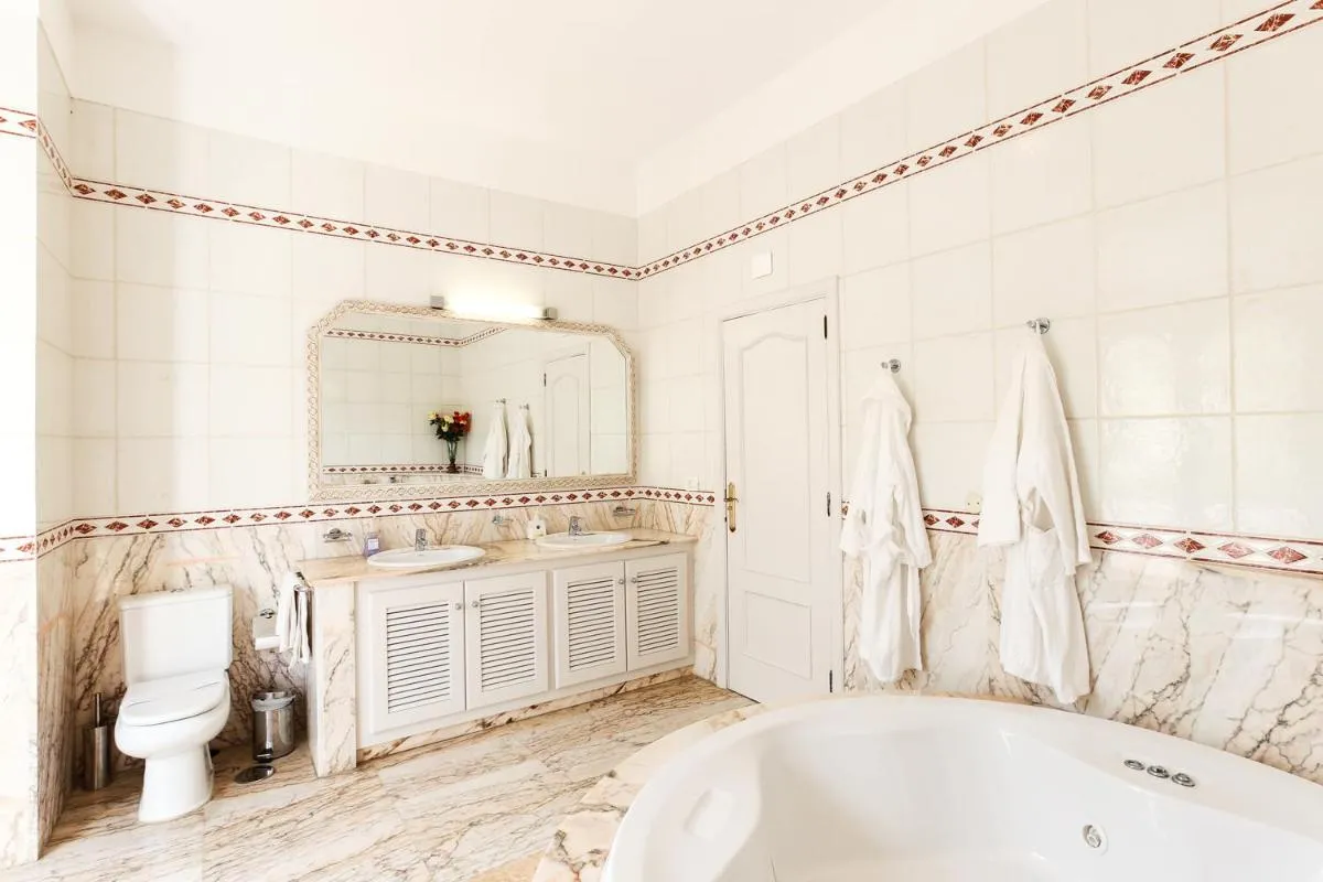 Image 2 of 100 Island Village Julia