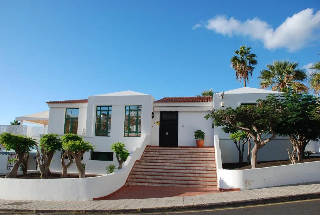 Image of 100 Island Village Julia