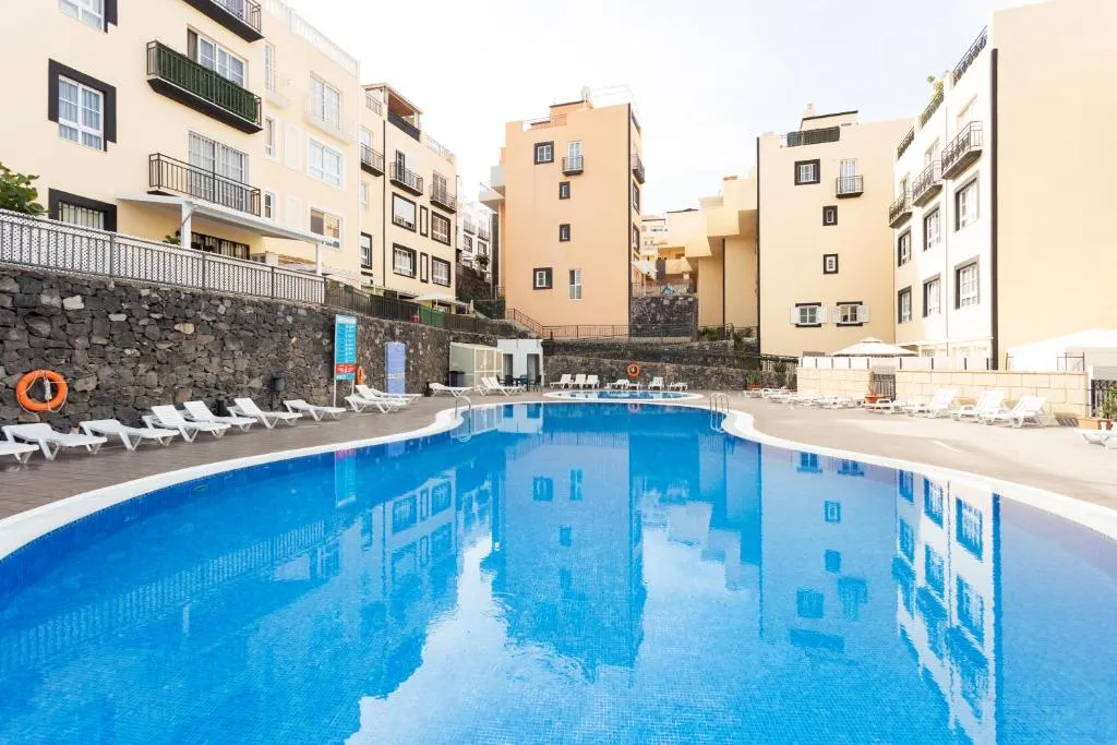 Image of 175 Tropical Views by Sunkeyrents