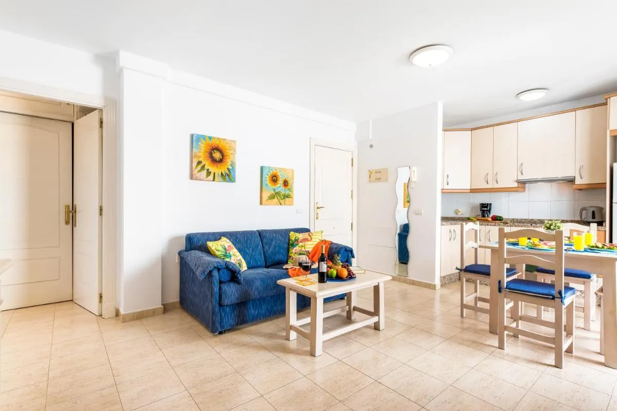 Image 3 of 17 LOS CRISTIANOS CENTRAL by the BEACH ,WiFi