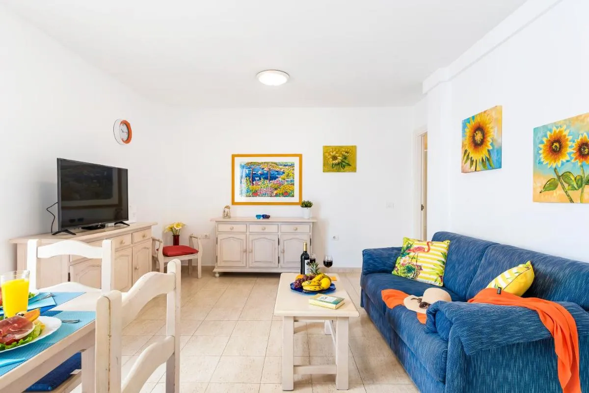 Image 4 of 17 LOS CRISTIANOS CENTRAL by the BEACH ,WiFi