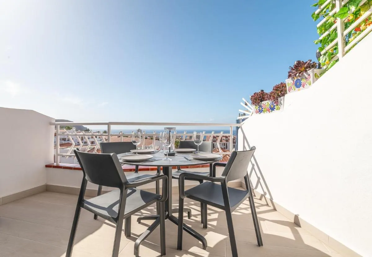 Image 4 of 2 Bedroom Luxury Apartment with Sea View in Los Cristianos