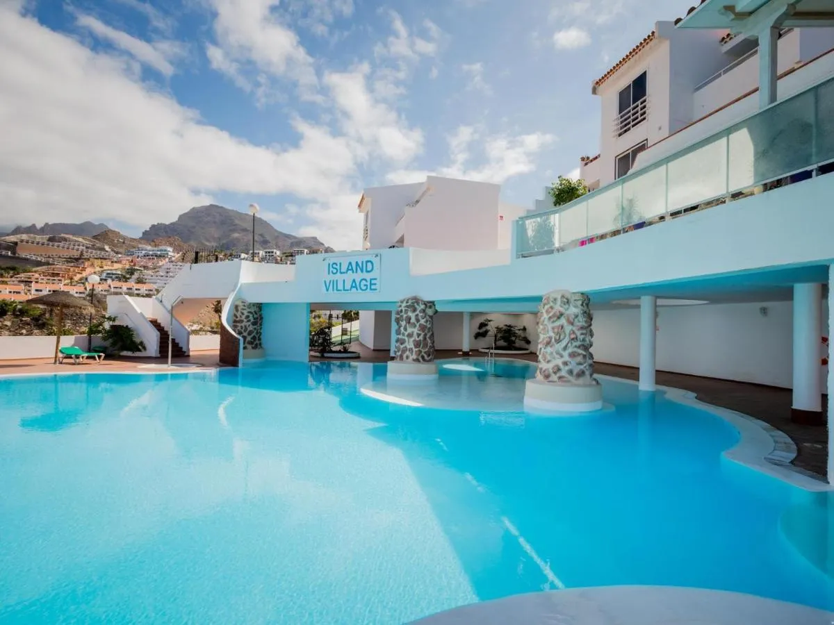 Image 3 of 3 Island Village with Wi fi and Pool