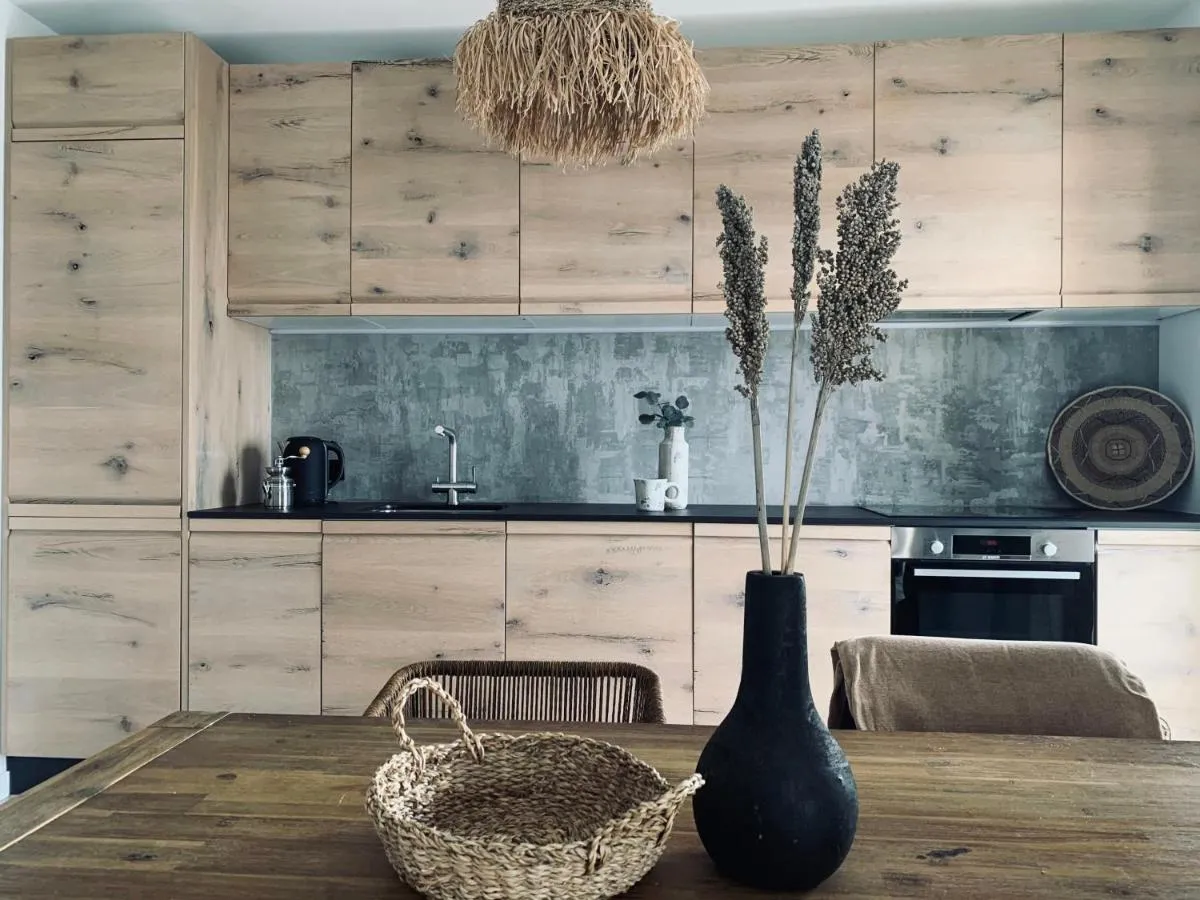 Image 4 of 3 bedroom ocean shore apartment