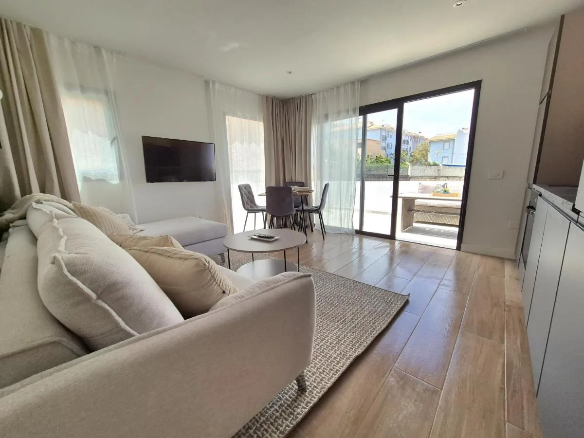 Image 4 of 5 Dragos Suites