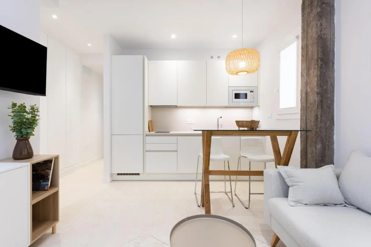 Image 2 of APARTAMENTOS PLAZA DEL CHARCO I