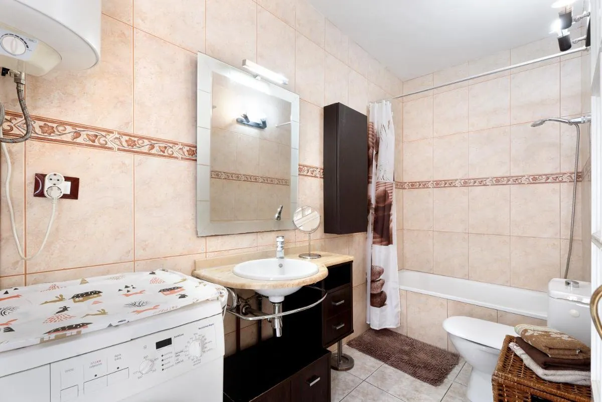 Image 2 of Aaron Beautifull House