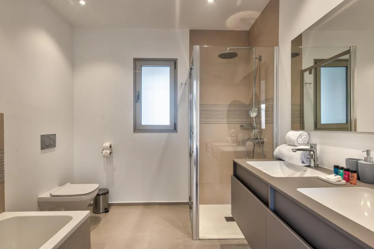 Image 2 of Agora 2-2 DELUXE 1B