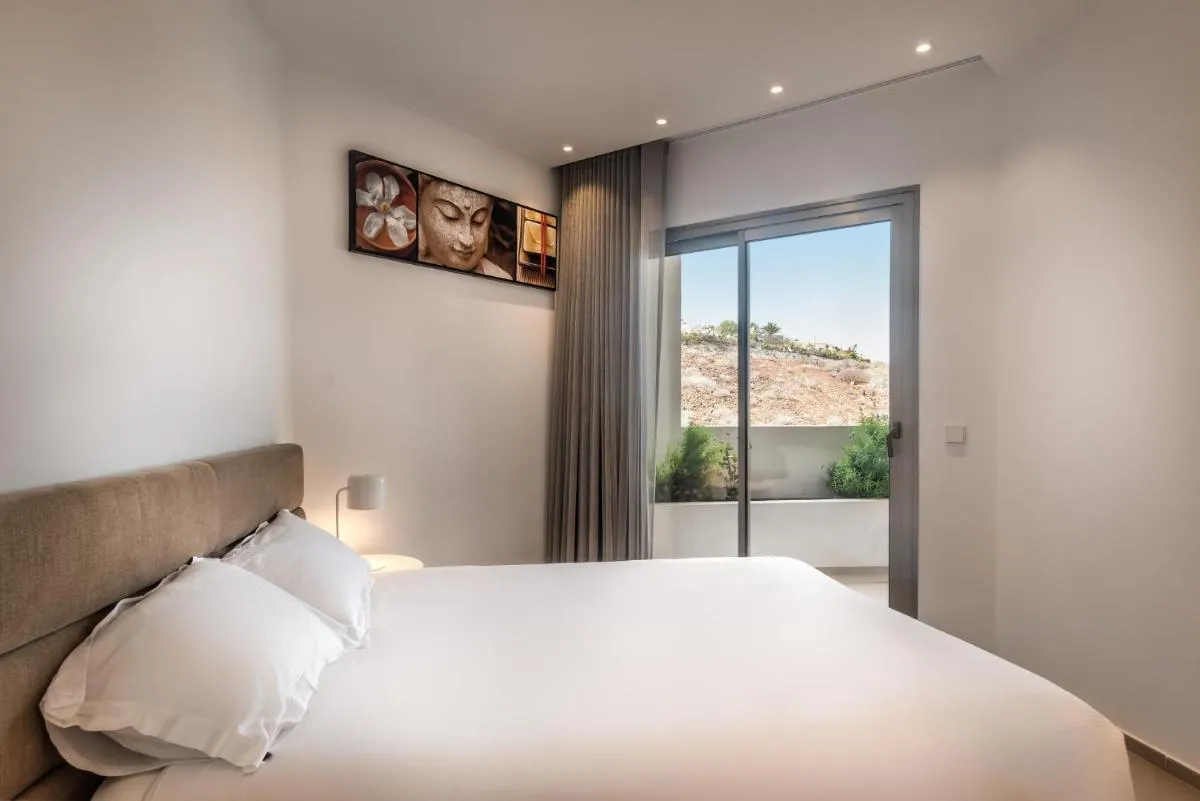 Image 1 of Agora 2-2 DELUXE 1B