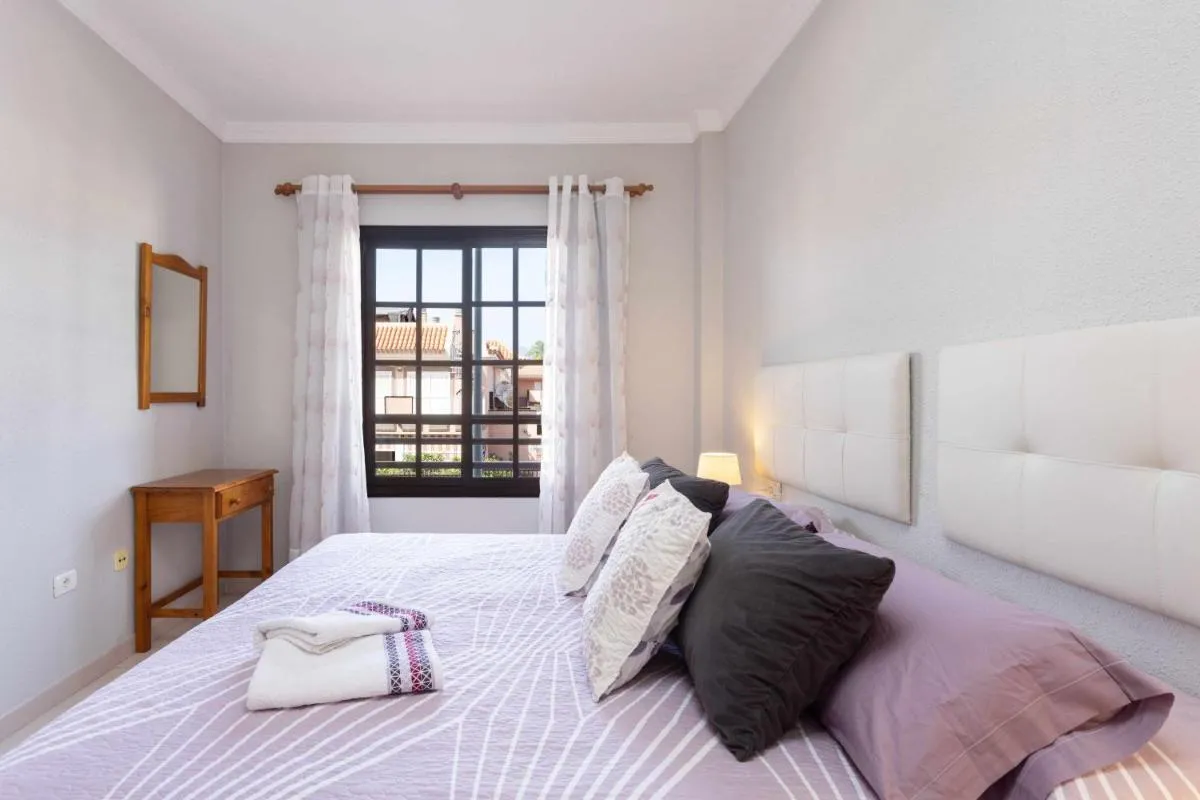 Image 1 of Agradable piso con piscina & playa terraza y WIFI