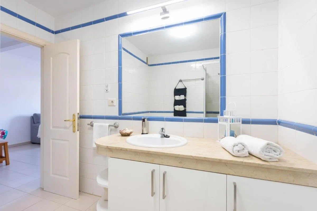 Image 2 of Agradable piso con piscina & playa terraza y WIFI