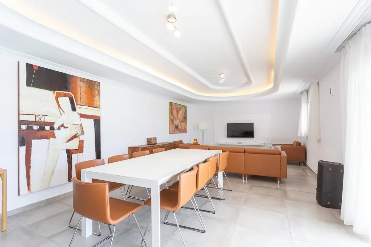 Image 2 of Alamos Park-stunning Villa In Huge Private Grounds