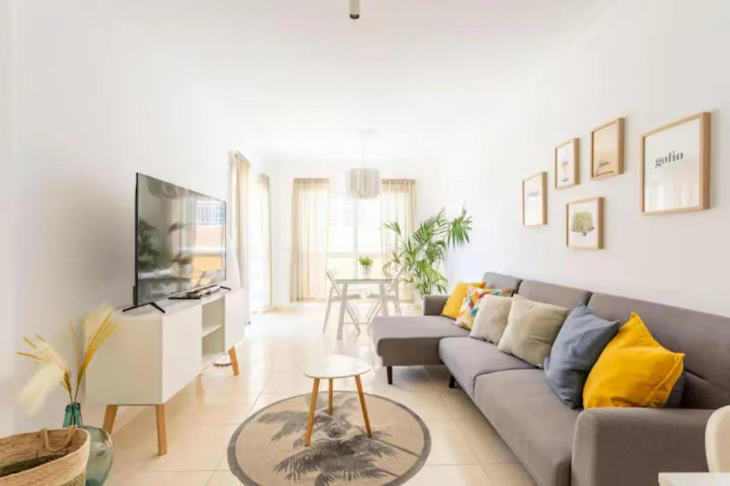 Image 5 of Amplio y cómodo apartamento en Callao Salvaje.