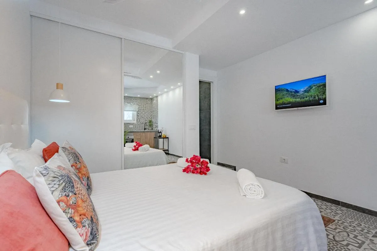 Image 5 of Angel’s Tropical Suite