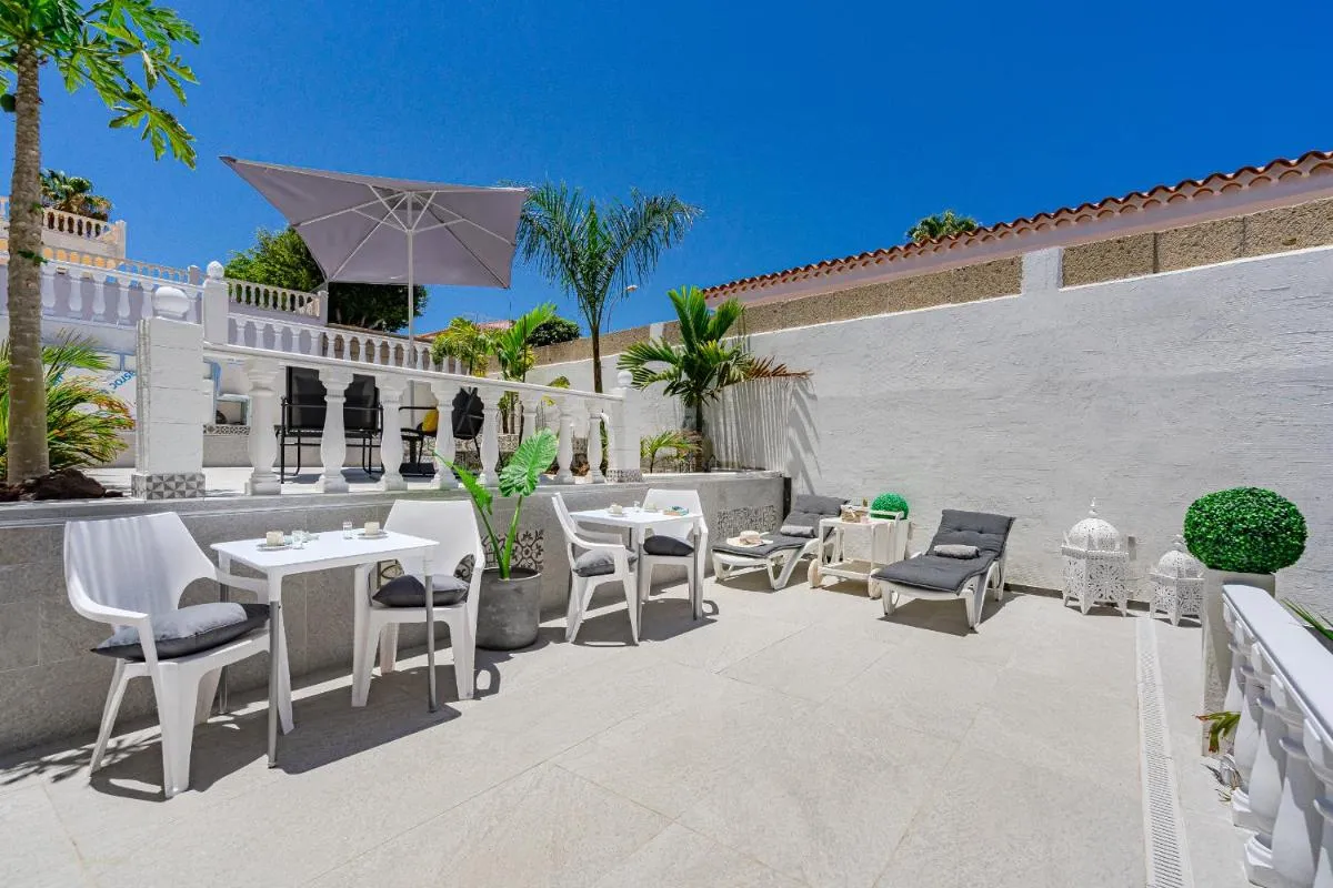 Image 4 of Angel’s Tropical Suite