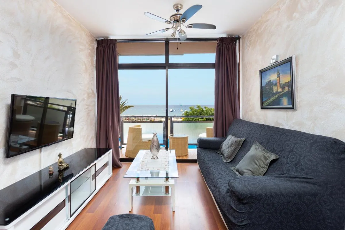 Image 4 of Apartamento en primera linea de playa con aire acondicionado