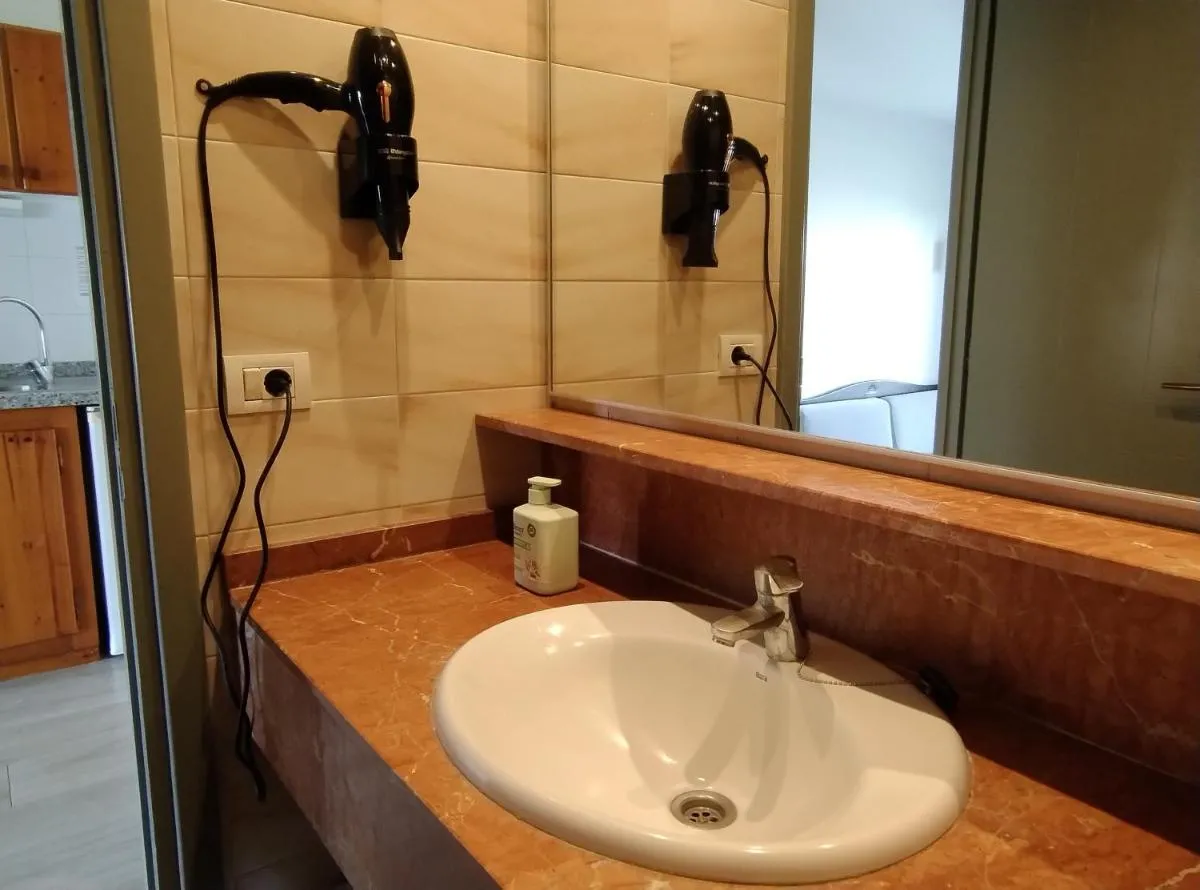 Image 2 of Apartment – May Flowers