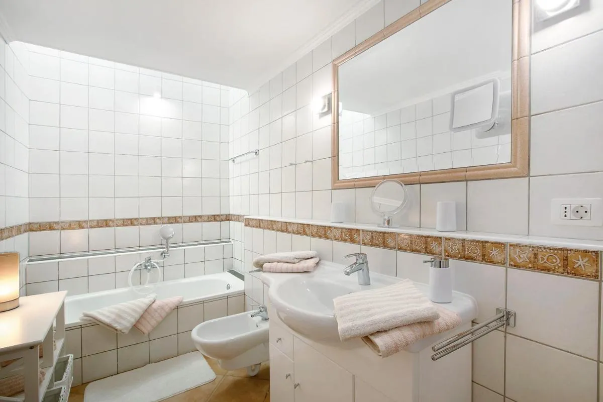 Image 2 of Apartment Seaside