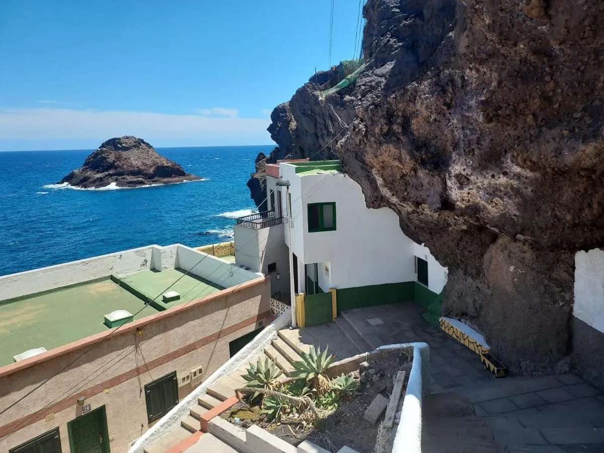 Image 5 of Apartment on the beach and ocean sounds