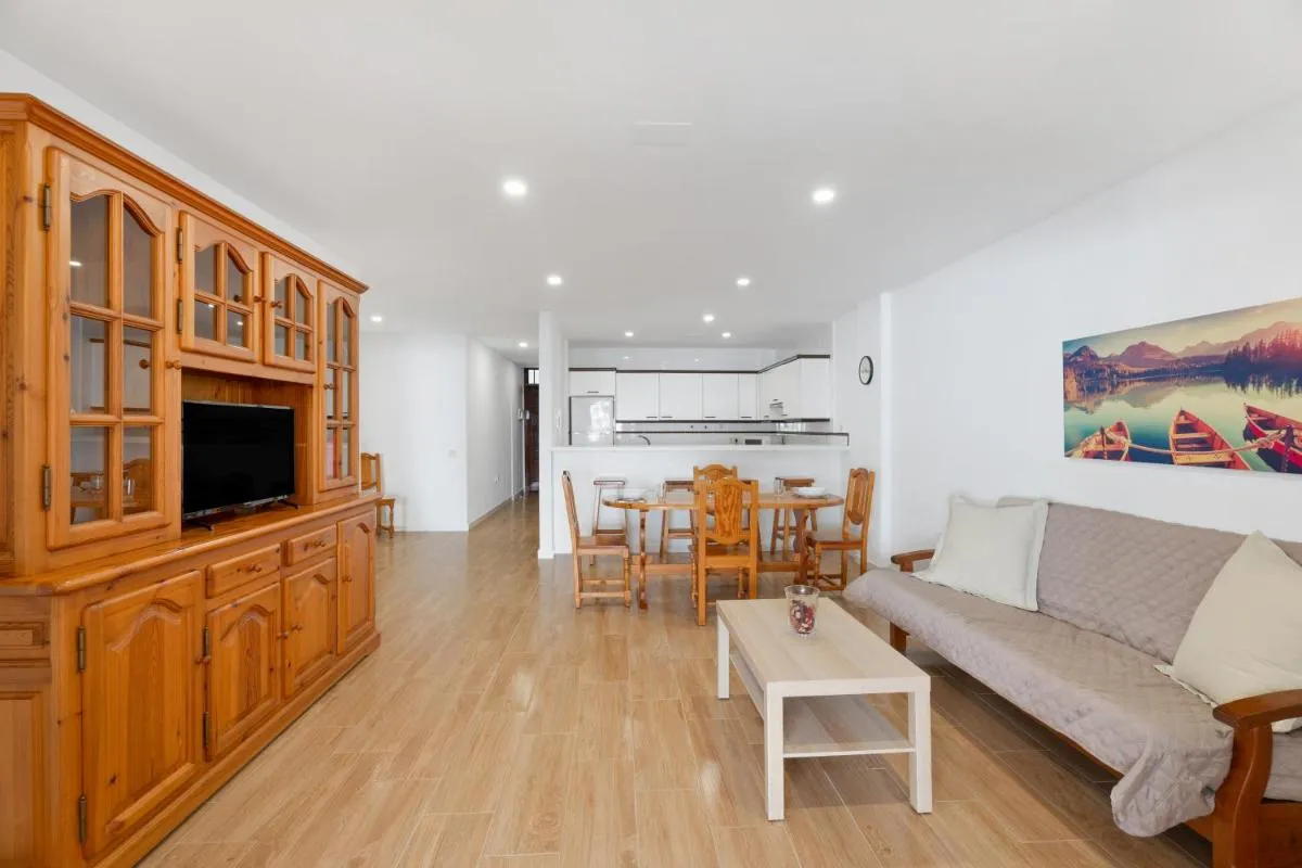 Image 3 of Apto Tomasol