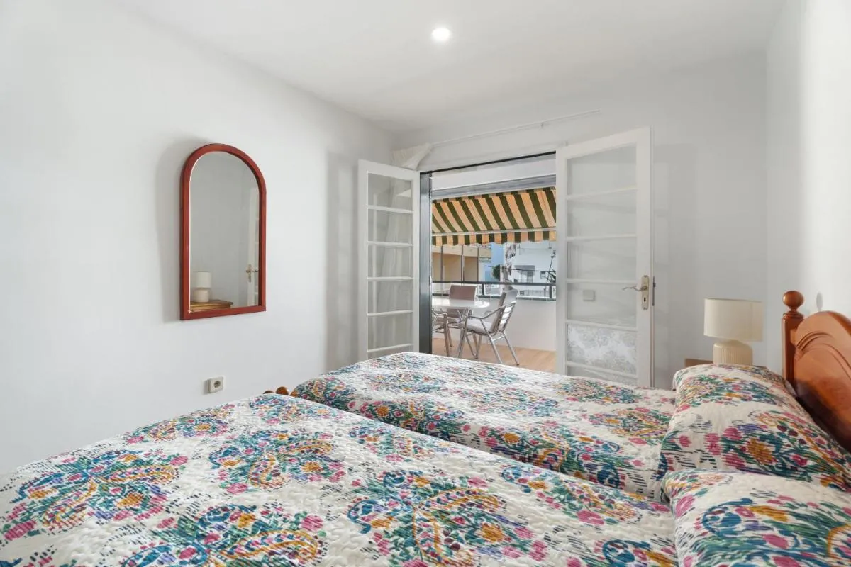 Image 1 of Apto Tomasol