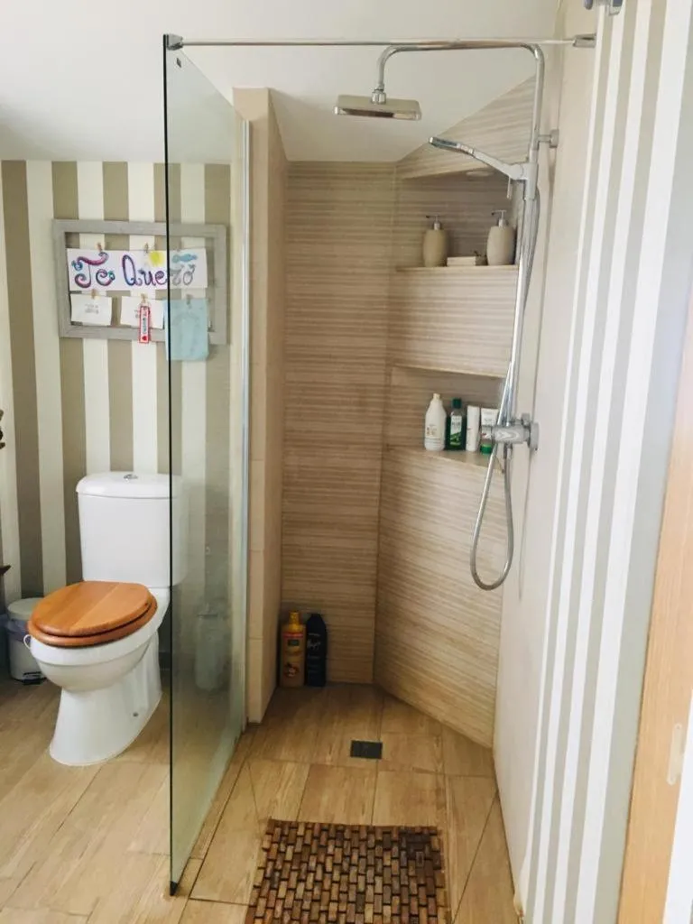 Image 4 of BEAUTIFUL VINTAGE BUNGALOW WIFI PARKING.