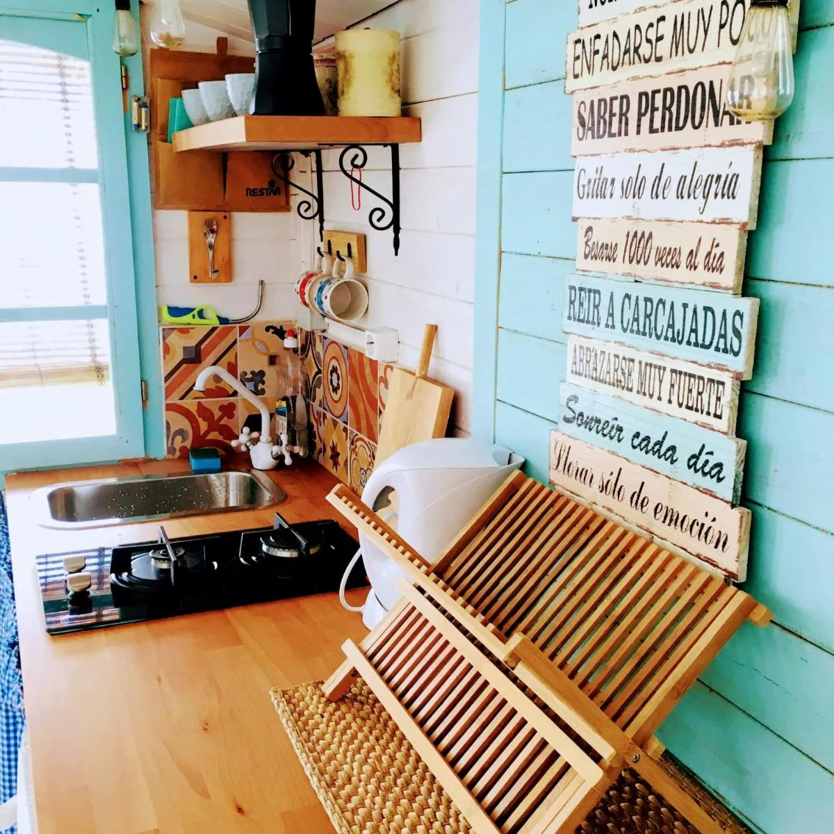 Image 5 of BEAUTIFUL VINTAGE BUNGALOW WIFI PARKING.