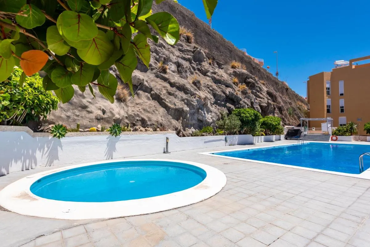 Image 3 of Beachfront triplex with swimming pool & parking