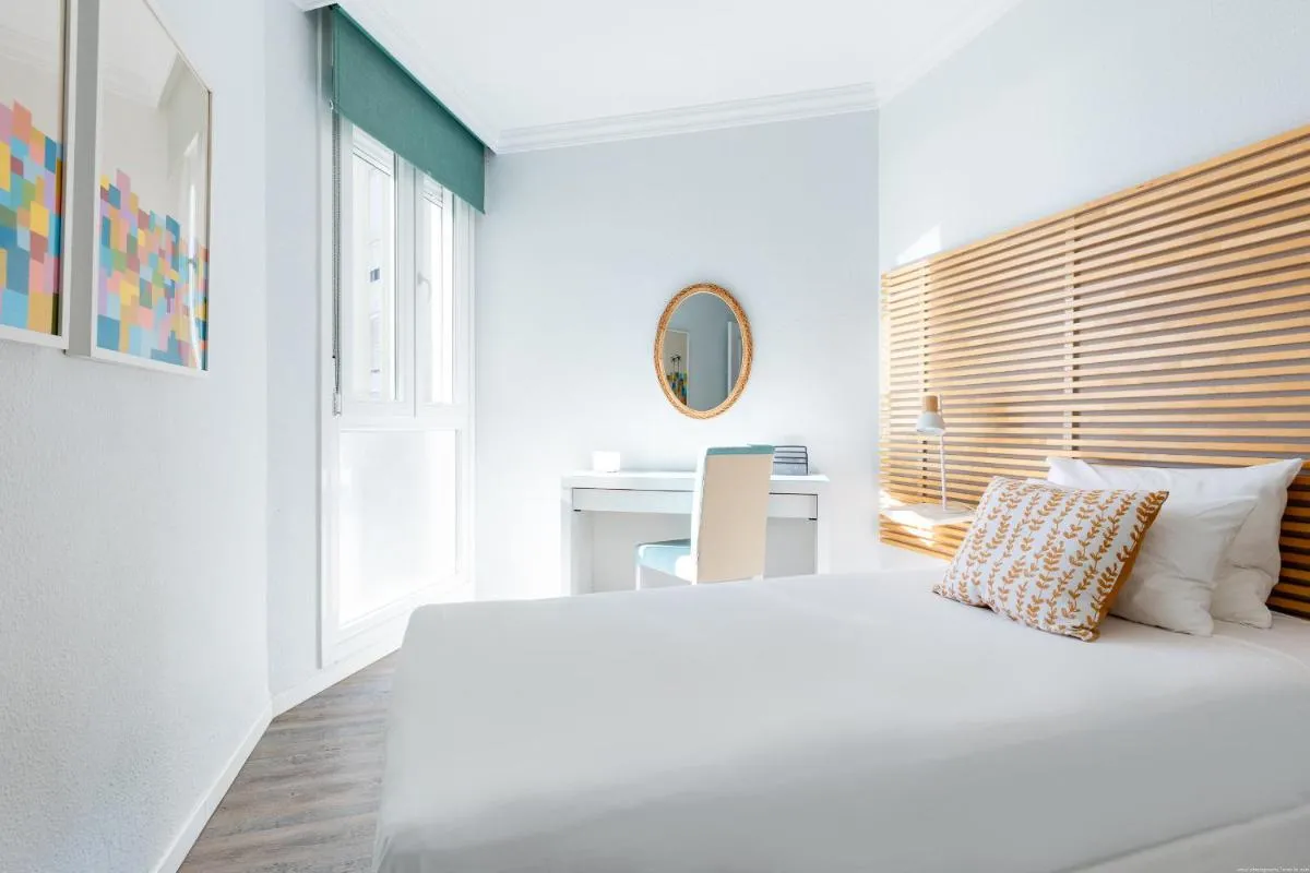 Image 5 of Beachfront with communal swimming pool and parking