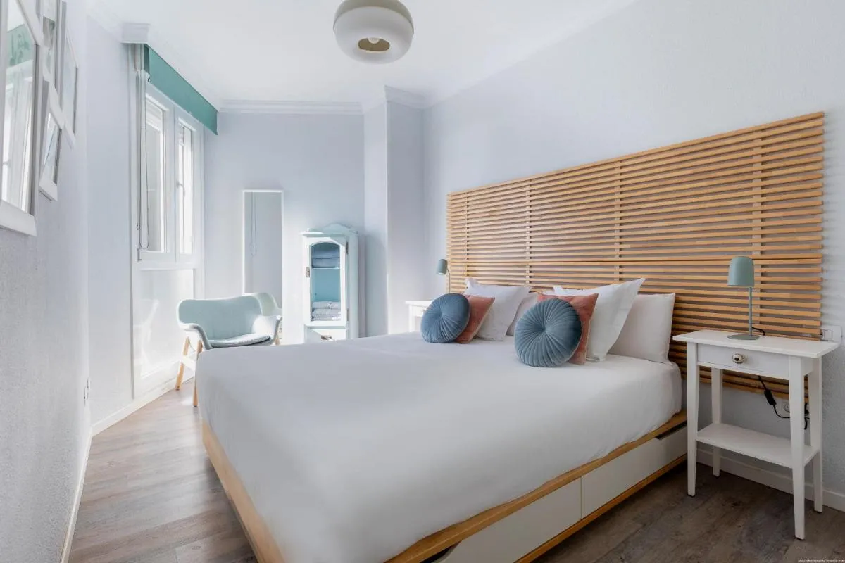 Image 3 of Beachfront with communal swimming pool and parking