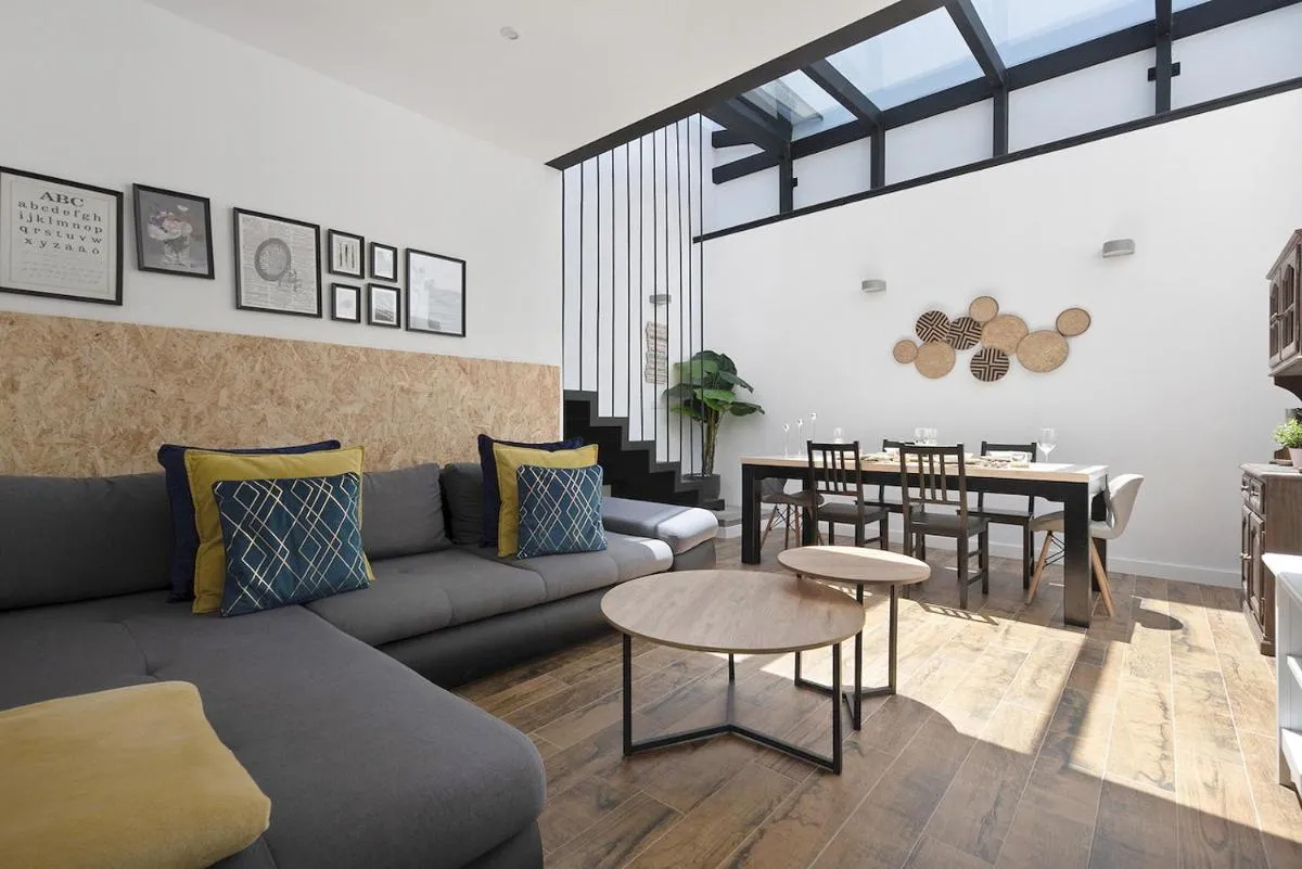 Image 3 of Bella Home