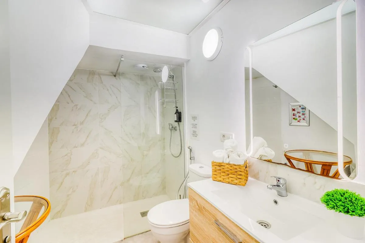 Image 6 of Big terraced house, 3-min walking to the beach, with BBQ and sea view