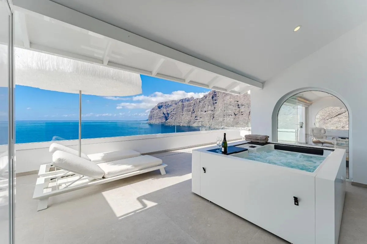 Image 1 of Blue Haven – Ocean View Penthouse with jacuzzi and Pool