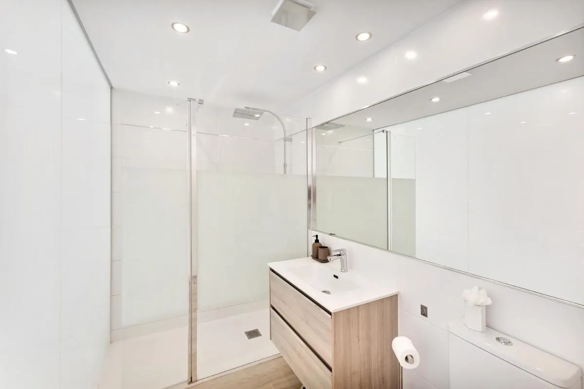 Image 2 of Bungalow with private pool