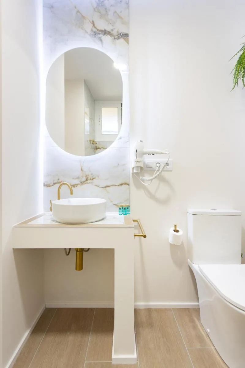 Image 3 of Butan Suite