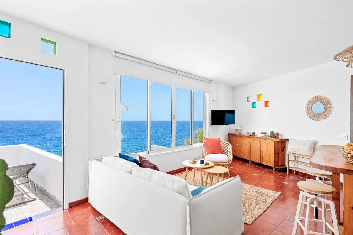 Image 4 of Canary casita next to the Atlantic Ocean