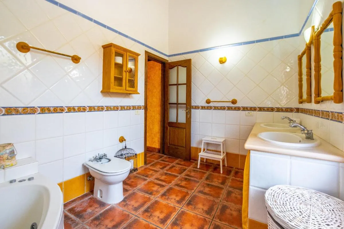 Image 2 of Casa Magma