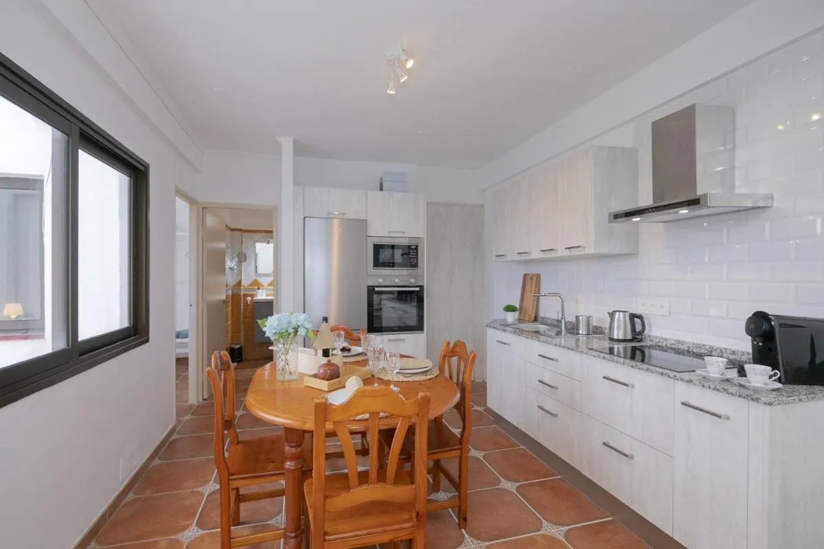 Image 4 of Central Apartment 2-min walking to city center, Professional Coffee Machine, Fully Equiped Kitchen