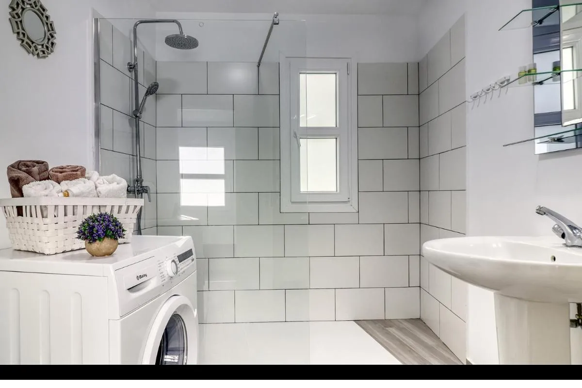 Image 6 of Central Modern Apartment with Private parking & Ocean view & Coffee corner