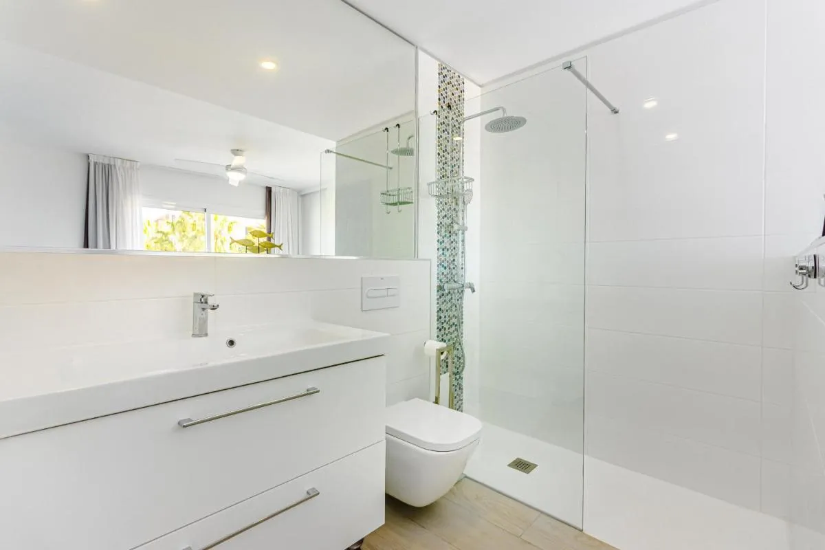 Image 2 of Chill Out House