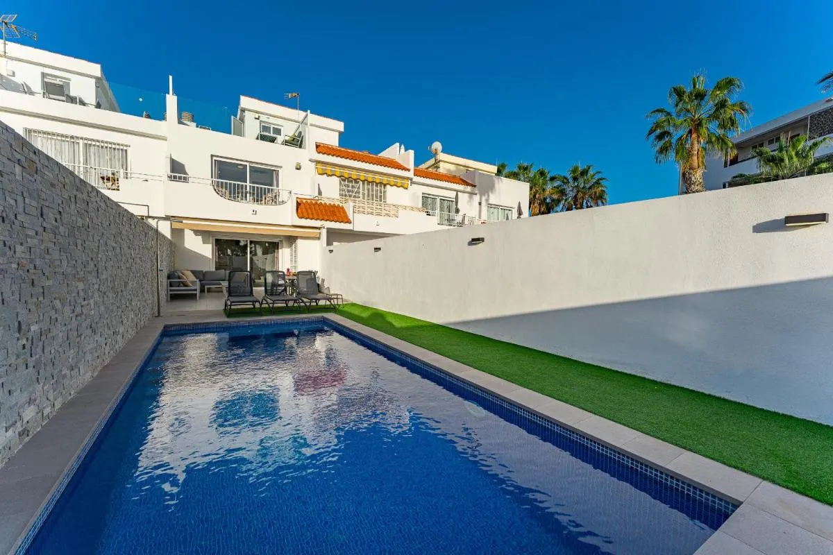 Image 3 of Chill Out House