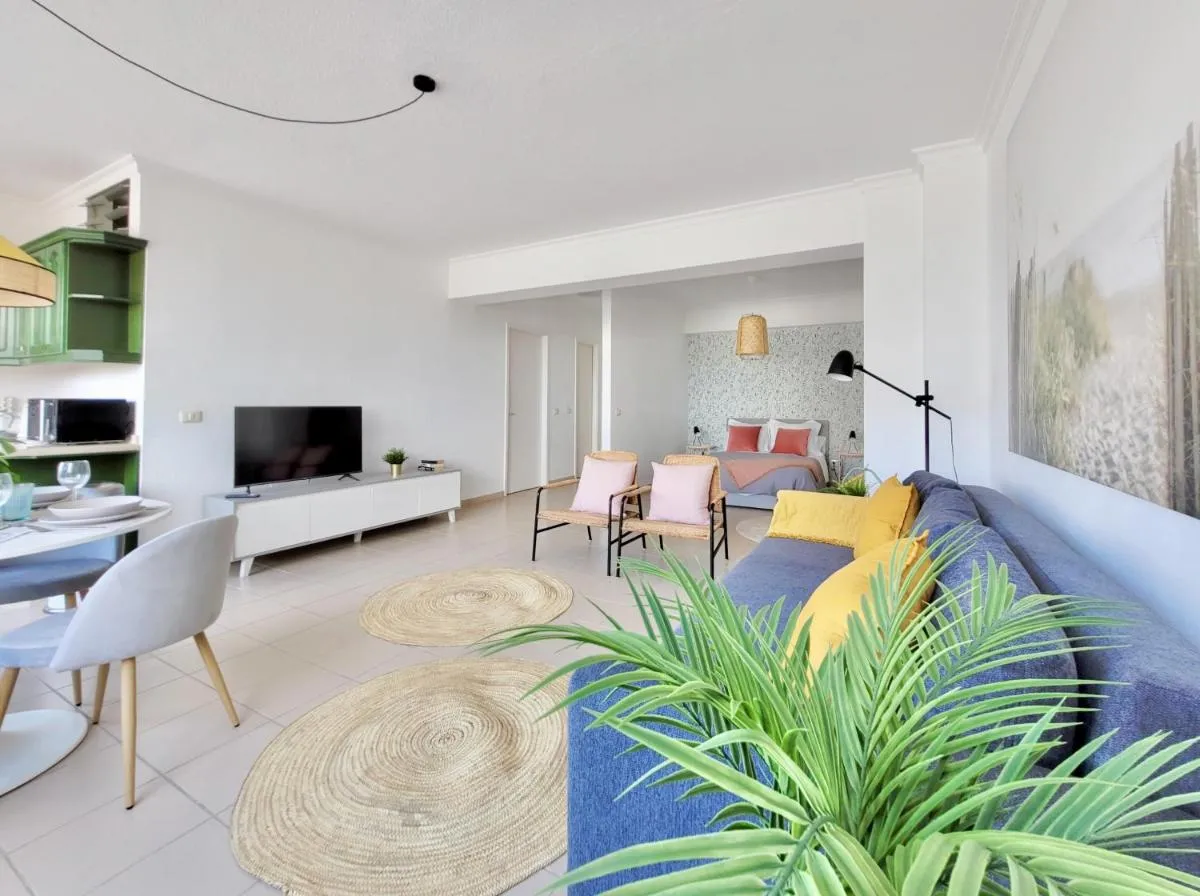 Image 1 of Coco y Palma